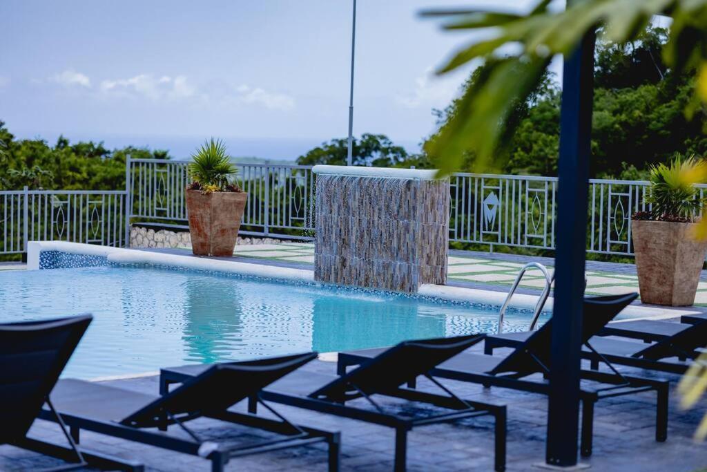 Pyramid Point Manor Villa Ocho Rios Exterior photo